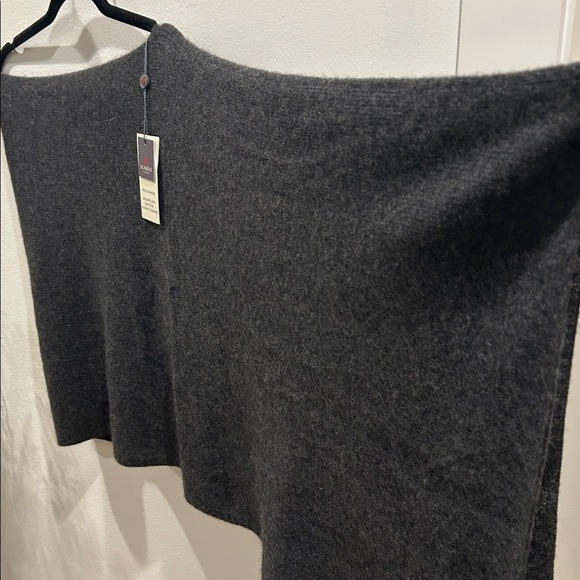 NWT 100% cashmere gray poncho - Picture 4 of 6